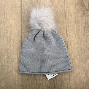 🆕 Aritzia Pom Knit Beanie